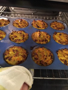 Die fertig gebackenen Thunfisch Muffins. 